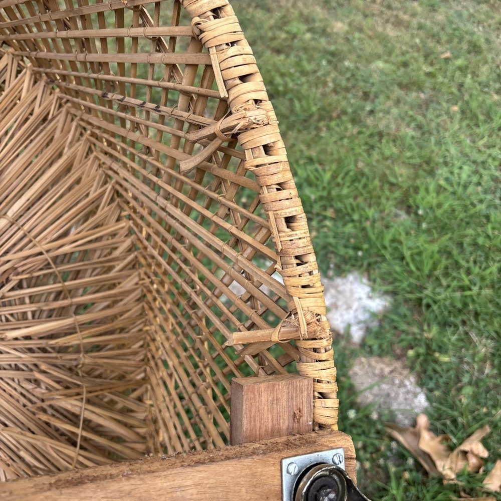 Beautiful Vintage Styled Wicker Rattan Baby Bassinet - Picture 8 of 16
